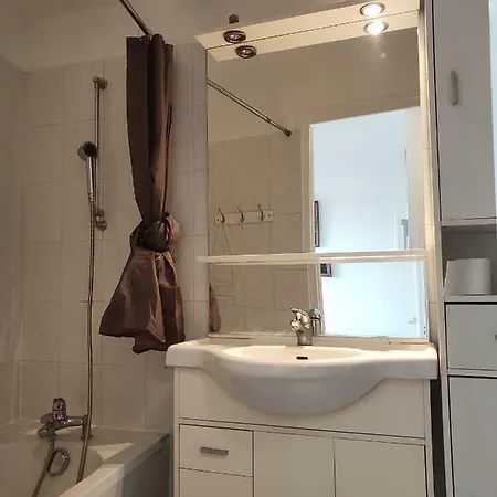 Apartment Paris Metro